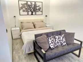 Black&white apartment on Saksaganskogo